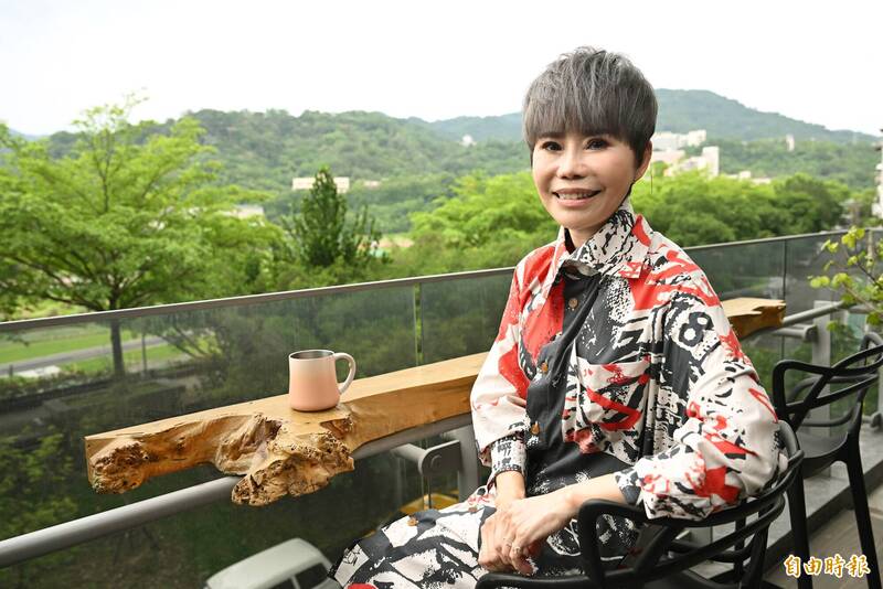 淚謝老天爺！詹雅雯宣布「腦瘤奇蹟消失」家人抱頭痛哭　「首露面報平安」：不再害怕走路了