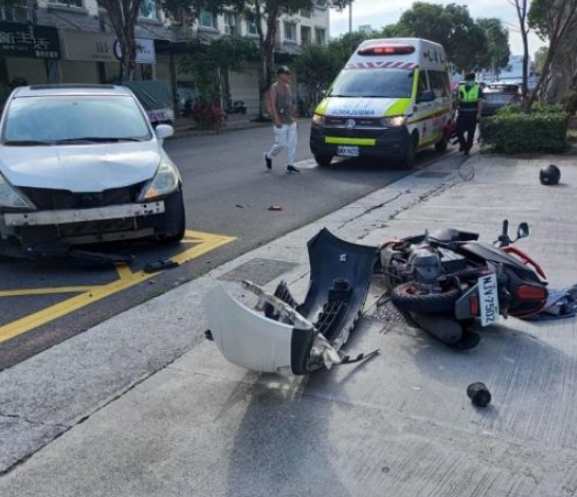 殘骸噴滿地！王瞳驚傳車禍「路口對撞機車」車頭全毀　目前狀況曝光