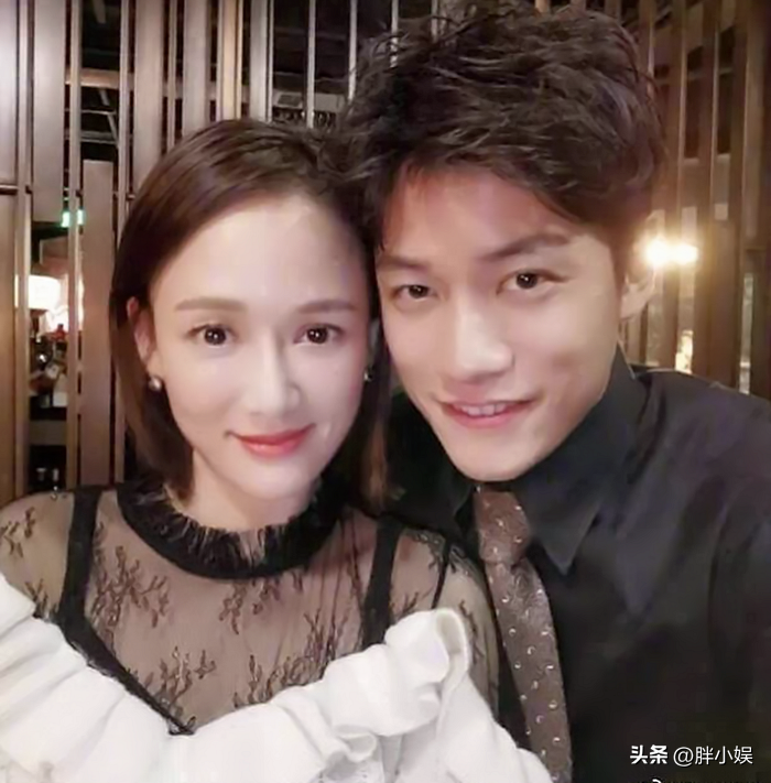 44歲陳喬恩機場狂撒糖！飛撲小9歲富二代老公，婚後活成少女羨煞眾人