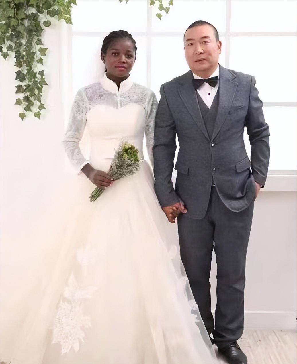 年齡相差30歲！非洲20歲姑娘「遠嫁中國」　與50歲丈夫「連生倆兒子」坦言：每天都在享福