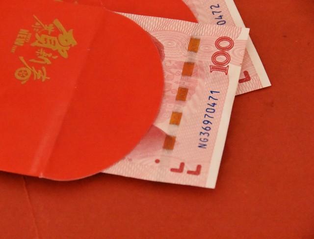 8年前婚禮叔叔包20萬禮金！今年堂弟結婚「輪到我賀喜」　結束後「嬸嬸塞給我一盒」打開哭了…