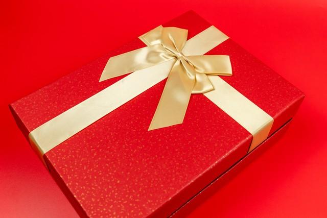 8年前婚禮叔叔包20萬禮金！今年堂弟結婚「輪到我賀喜」　結束後「嬸嬸塞給我一盒」打開哭了…