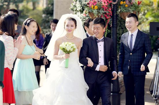 8年前婚禮叔叔包20萬禮金！今年堂弟結婚「輪到我賀喜」　結束後「嬸嬸塞給我一盒」打開哭了…