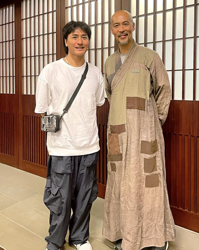 年輕時超帥的！59歲知名男星看破紅塵「出家18年」　罕見出鏡「顯滄桑」網友差點不敢認 