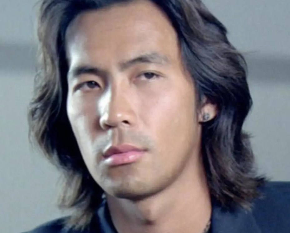 年輕時超帥的！59歲知名男星看破紅塵「出家18年」　罕見出鏡「顯滄桑」網友差點不敢認 