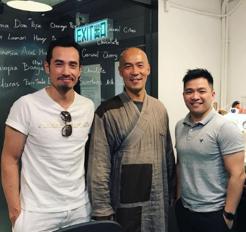 年輕時超帥的！59歲知名男星看破紅塵「出家18年」　罕見出鏡「顯滄桑」網友差點不敢認 