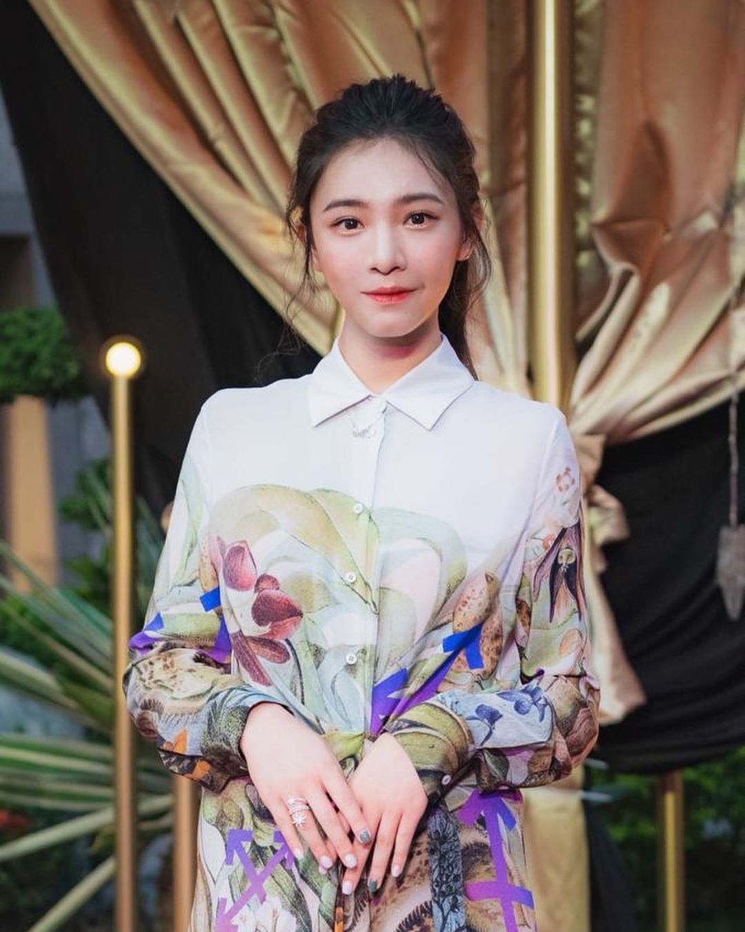 憑實力擊敗千人！李㼈19歲學霸女兒「公開好消息」堅持不靠爸　近照仙氣逼人「謙虛自認是醜小鴨」