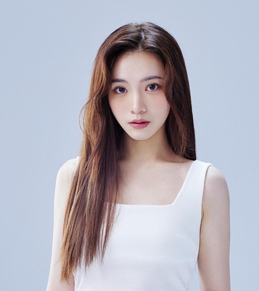 憑實力擊敗千人！李㼈19歲學霸女兒「公開好消息」堅持不靠爸　近照仙氣逼人「謙虛自認是醜小鴨」