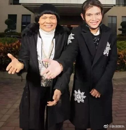 離婚24年冰釋前嫌！諧星「一家三口首合體」公開鬧翻內幕　「28歲兒牽線下」把心結全講開