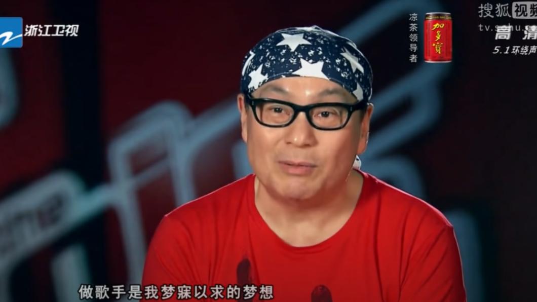 昔碾壓張國榮！69歲男星「轉行賣保險20年」再開金嗓爆紅　罹心臟病動手術「兩鬢斑白近照曝」
