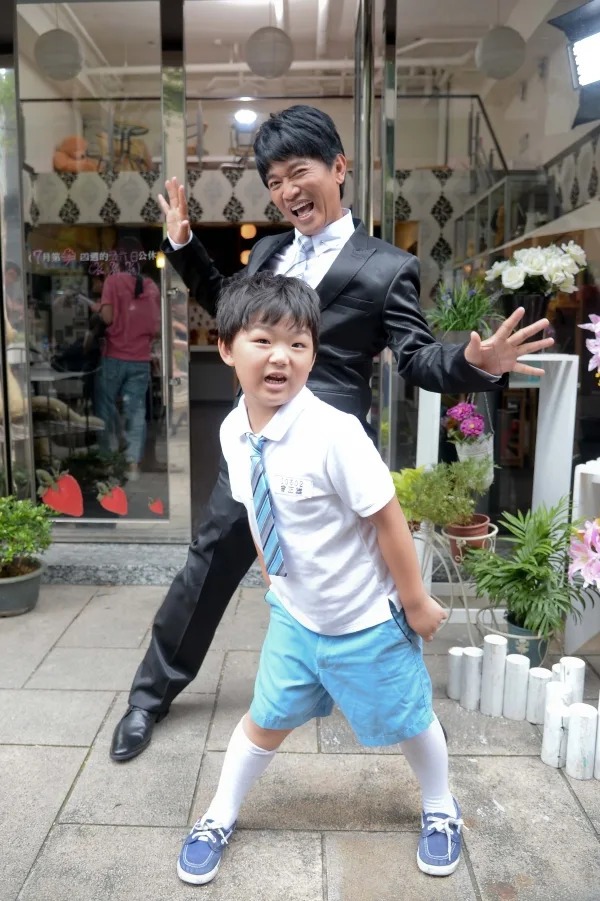 一見面就喊爸！吳宗憲「10年前兒子現身 」國中畢業　當年小胖弟「甩23公斤成大帥哥」近況曝光