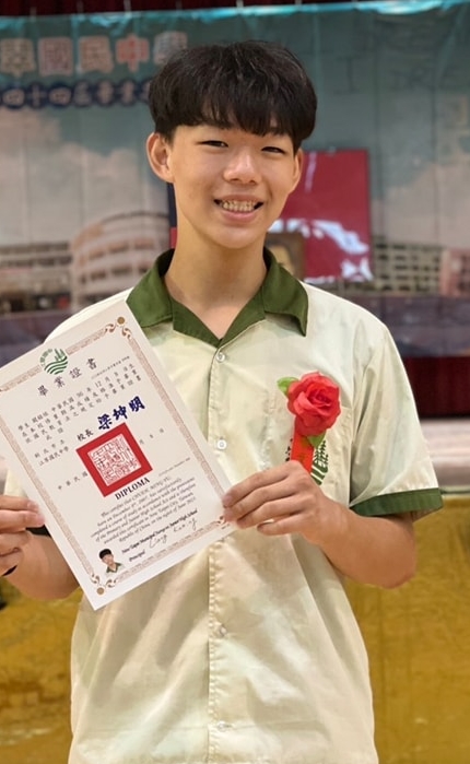 一見面就喊爸！吳宗憲「10年前兒子現身 」國中畢業　當年小胖弟「甩23公斤成大帥哥」近況曝光