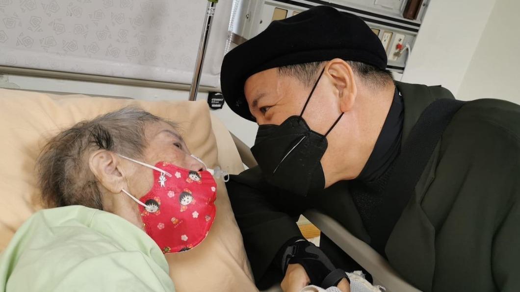 金鐘主持證實媽媽離世！病榻前「目睹迴光返照」最後告白惹淚　跪地痛哭半小時「恍然驚覺剩我了」
