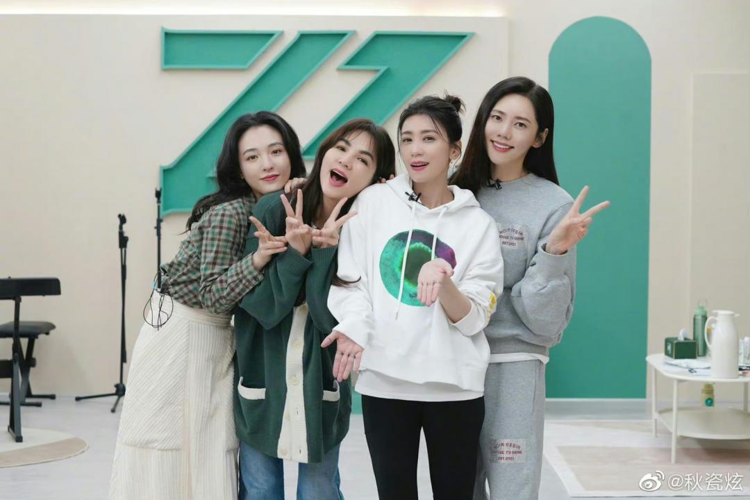 不是修杰楷!賈靜雯「牽手寒暄某男星」畫面瘋傳 「男方一轉正臉」網驚呼:是回憶殺