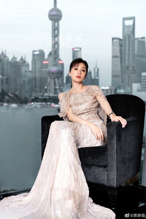 不是修杰楷!賈靜雯「牽手寒暄某男星」畫面瘋傳 「男方一轉正臉」網驚呼:是回憶殺