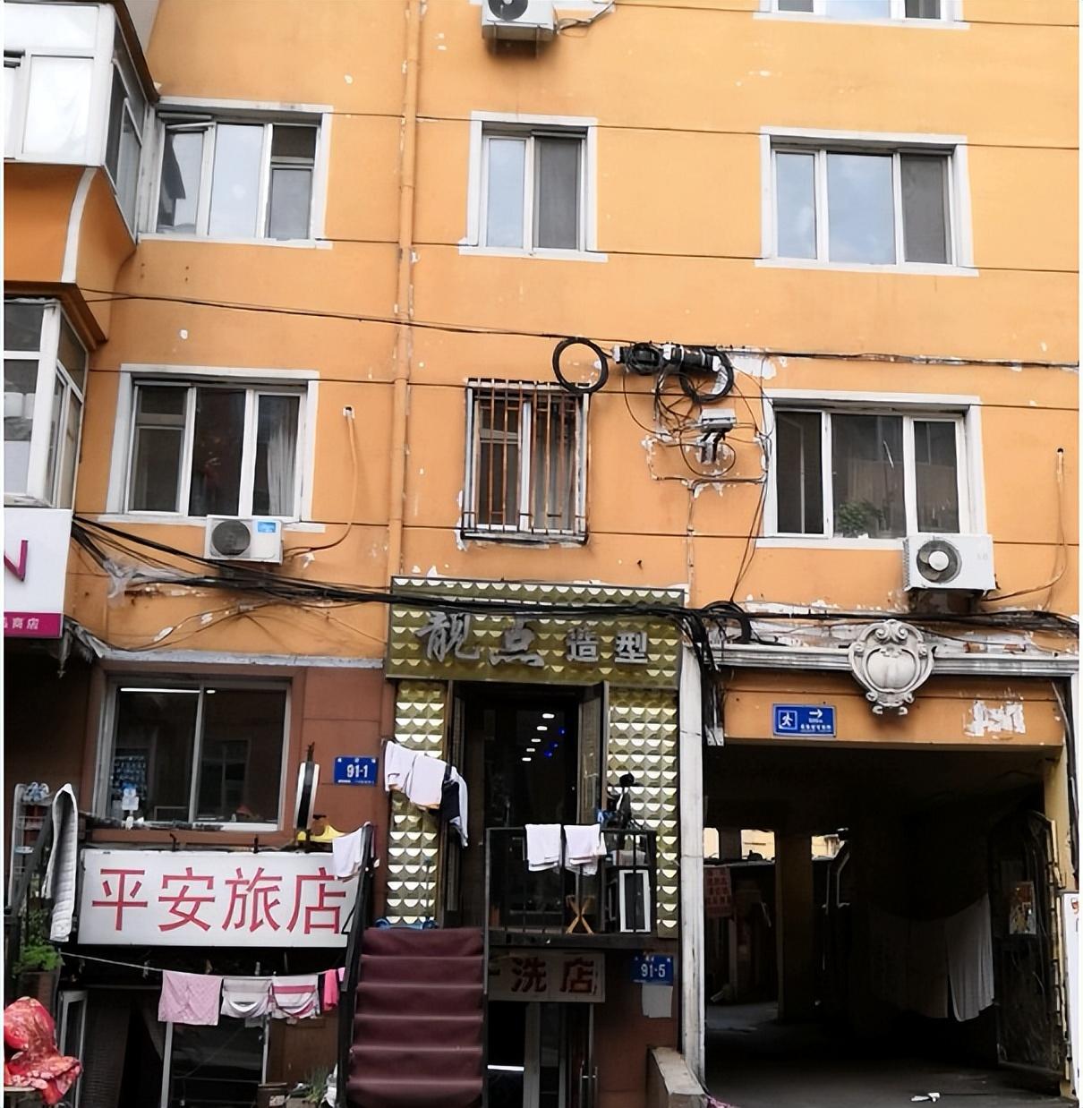 父母去世後！「我寄居在舅舅家7年」姑姑不聞不問　高考後「她送我一物」我扭頭就走