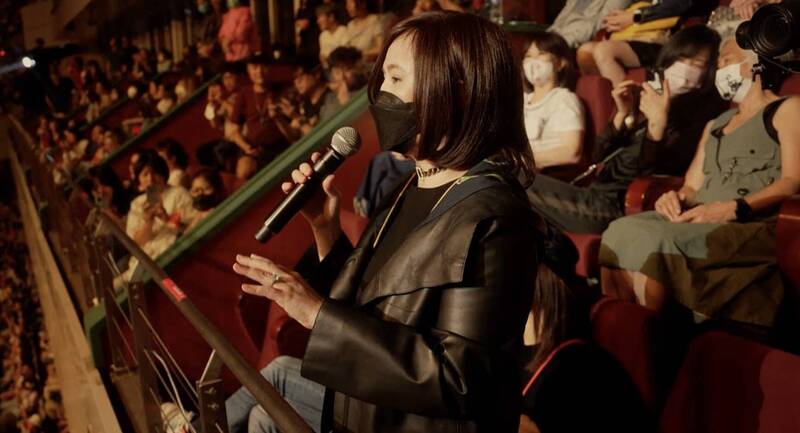 封麥8年破功！江蕙「被張清芳跪求開金嗓」美聲清唱〈家後〉　「全場掌聲雷動她落淚」：謝謝記得我