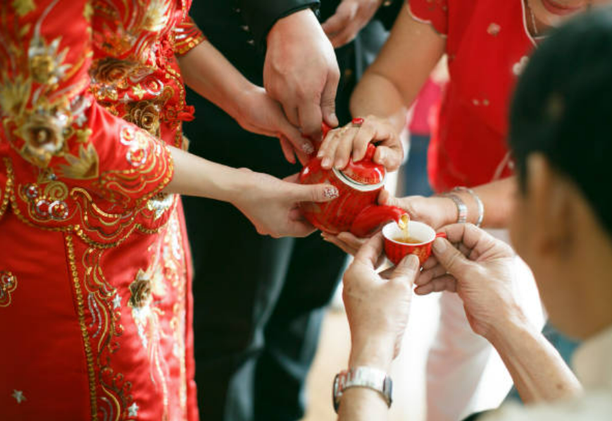 男大生口嗨喊「小姨子半個XX是姐夫的」!哥哥「訂婚宴變退婚」他反斥女方:丟長輩臉