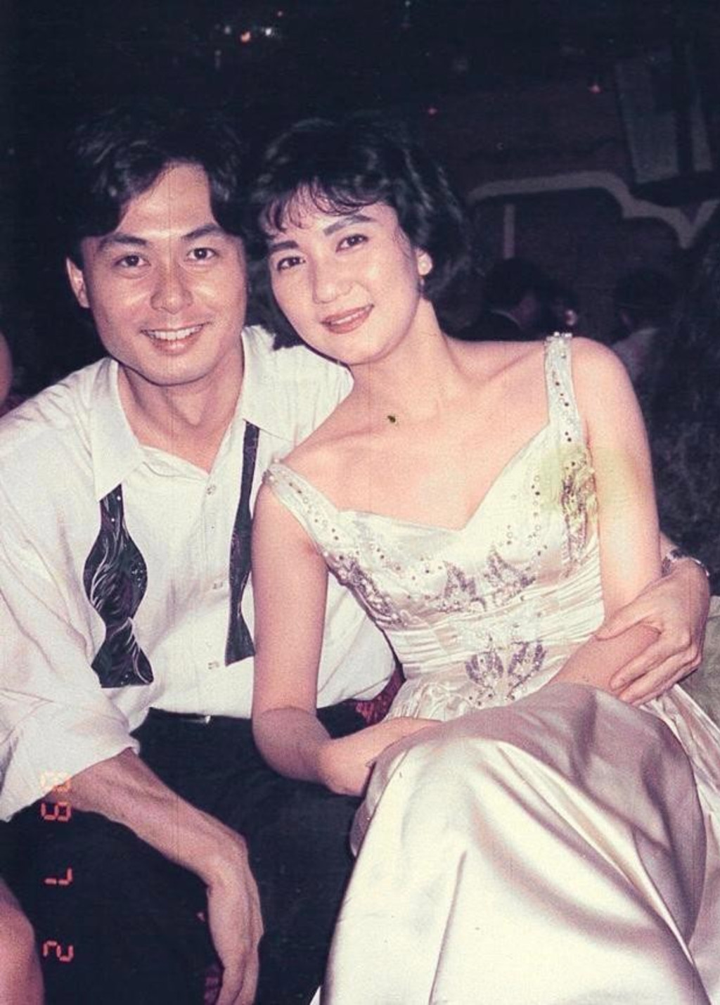 捧紅無數人！演藝圈女強人爆25年婚變「不計前嫌替前夫辦後事」　「愛子現身捧遺照」不捨：發燒竟成永別