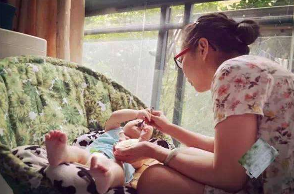 家庭主婦不上班「卻每天都喊累」！丈夫起疑心在家偷裝攝像頭　隨後查看「監視器畫面」愧疚不已