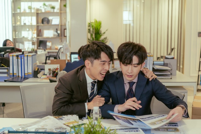 同事跟我借25萬後人間蒸發！妻子說我被騙「但我堅持不報警」　6年後「女兒婚禮上見到他」我激動落淚