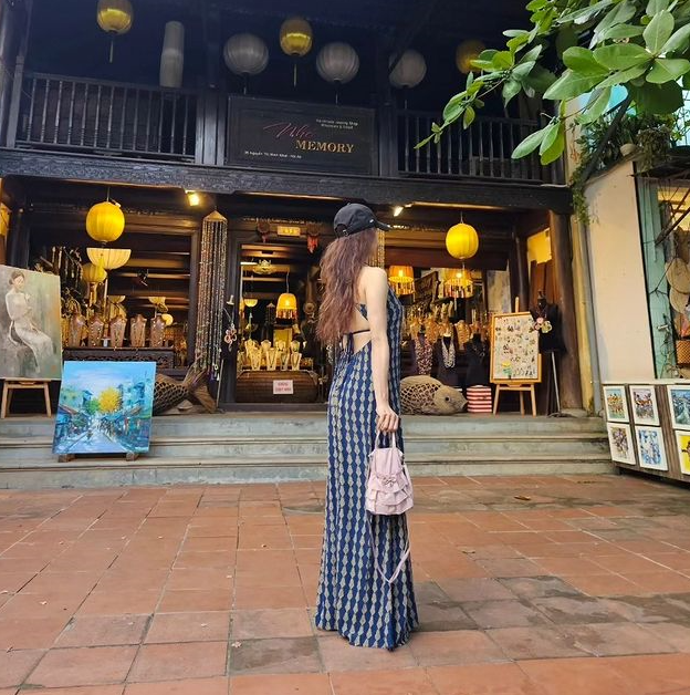 街頭出現「長髮美女大露美背」 美到想搭訕！一轉身「竟是42歲國際巨星」網尖叫：好想遇到