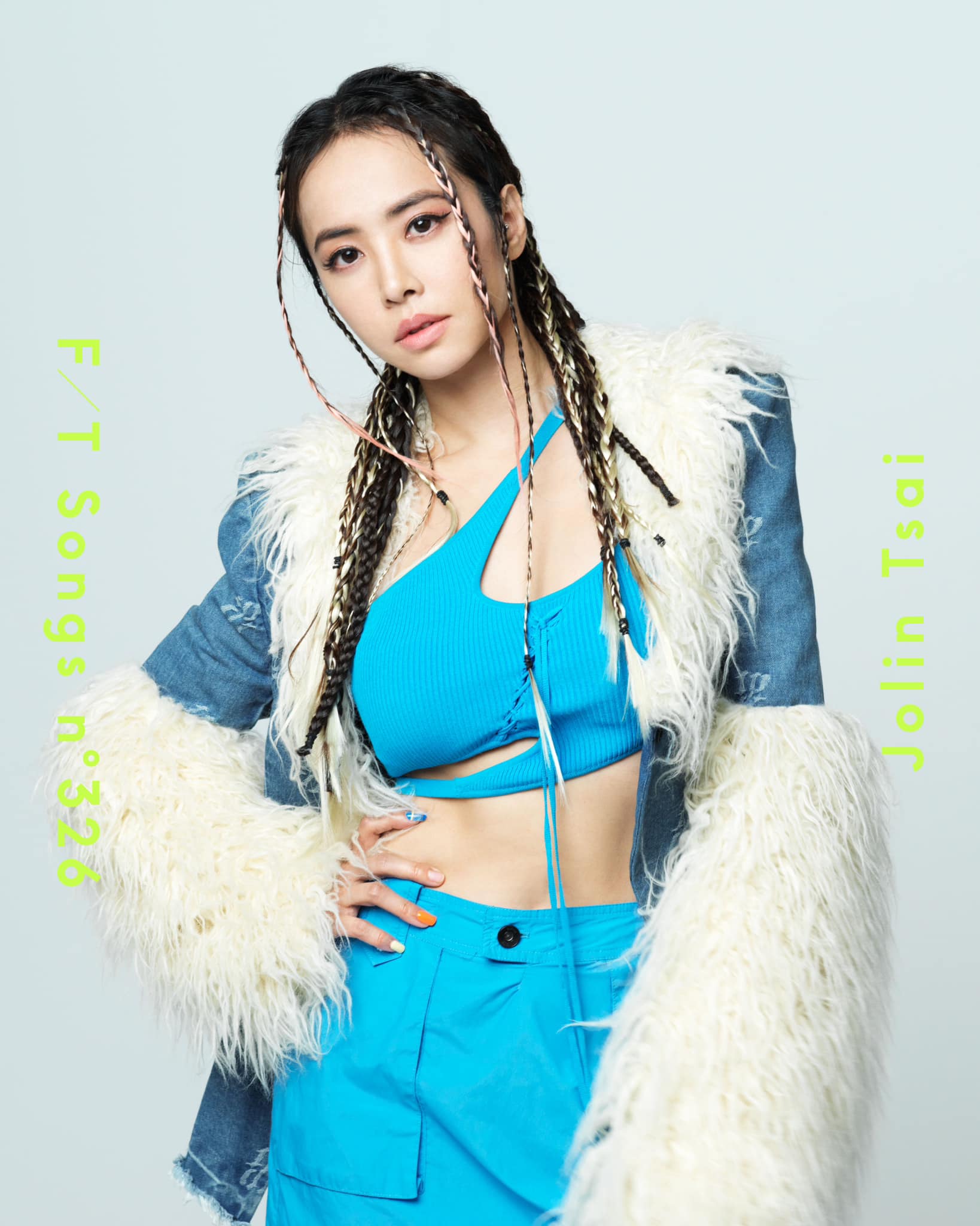 街頭出現「長髮美女大露美背」 美到想搭訕！一轉身「竟是42歲國際巨星」網尖叫：好想遇到