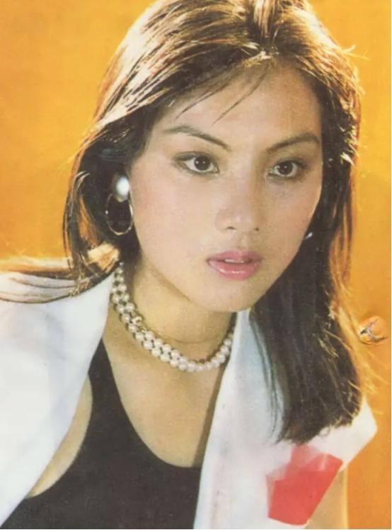 年僅28歲！知名女星「13樓縱身一躍」悲情離世　「17歲一夜成名」父母卻拒不參加葬禮