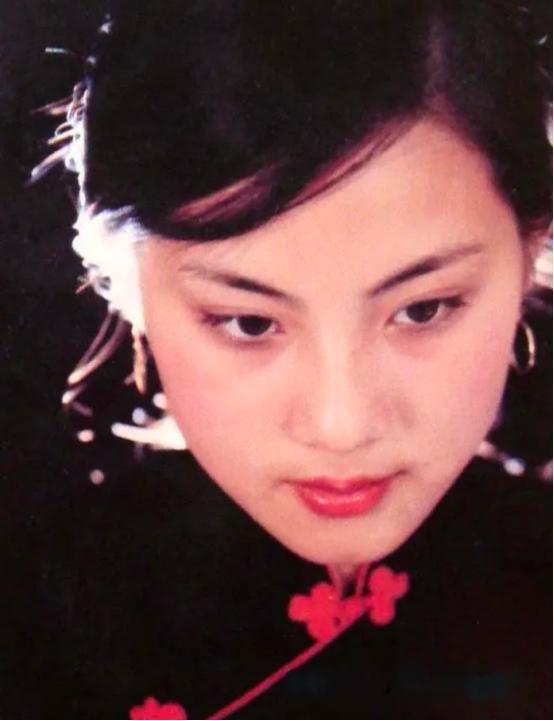 年僅28歲！知名女星「13樓縱身一躍」悲情離世　「17歲一夜成名」父母卻拒不參加葬禮