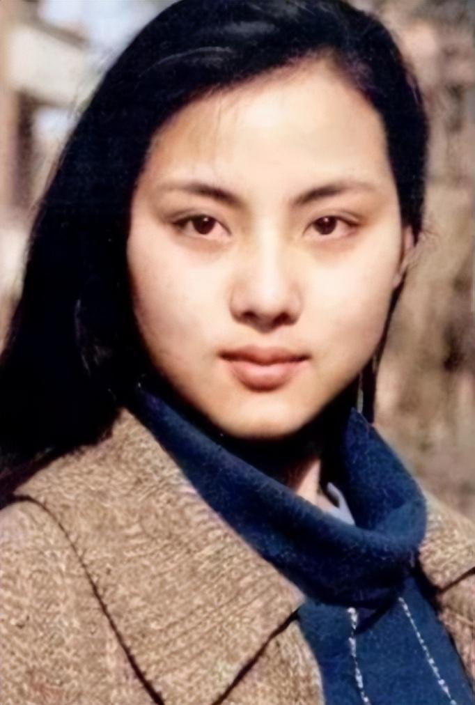 年僅28歲！知名女星「13樓縱身一躍」悲情離世　「17歲一夜成名」父母卻拒不參加葬禮