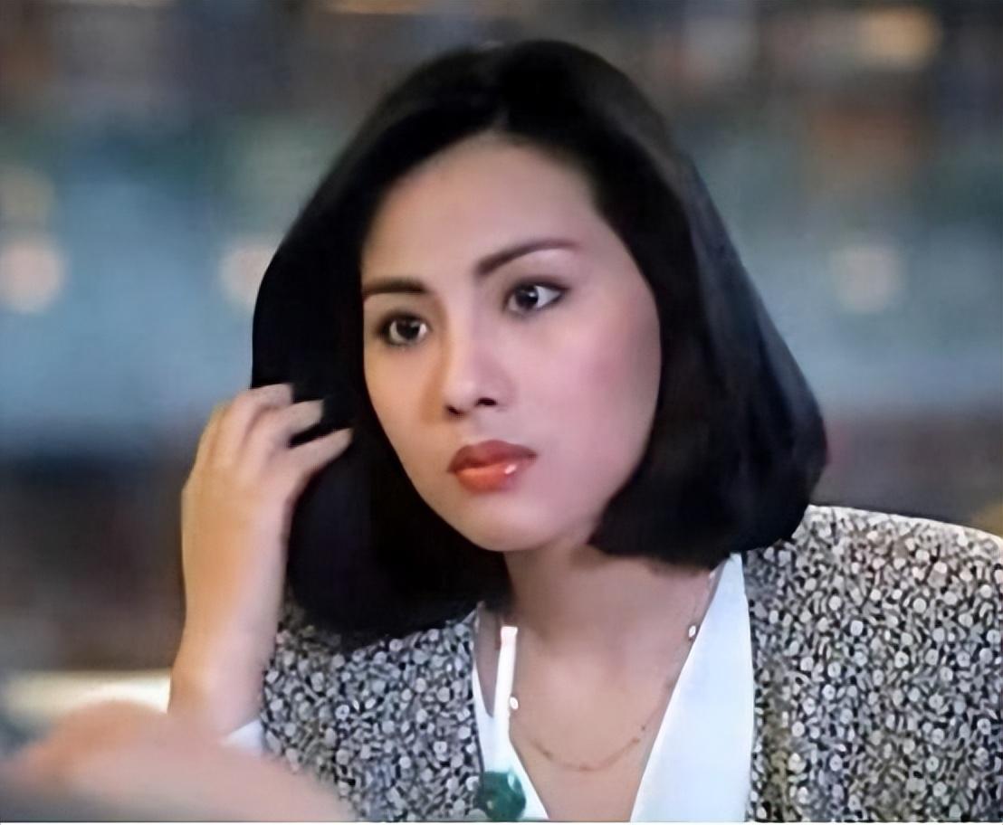 年僅28歲！知名女星「13樓縱身一躍」悲情離世　「17歲一夜成名」父母卻拒不參加葬禮