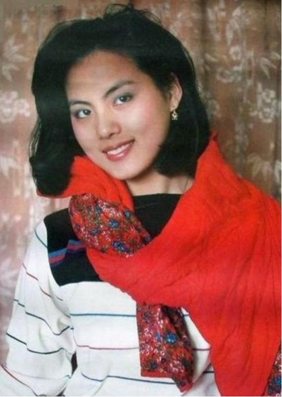 年僅28歲！知名女星「13樓縱身一躍」悲情離世　「17歲一夜成名」父母卻拒不參加葬禮