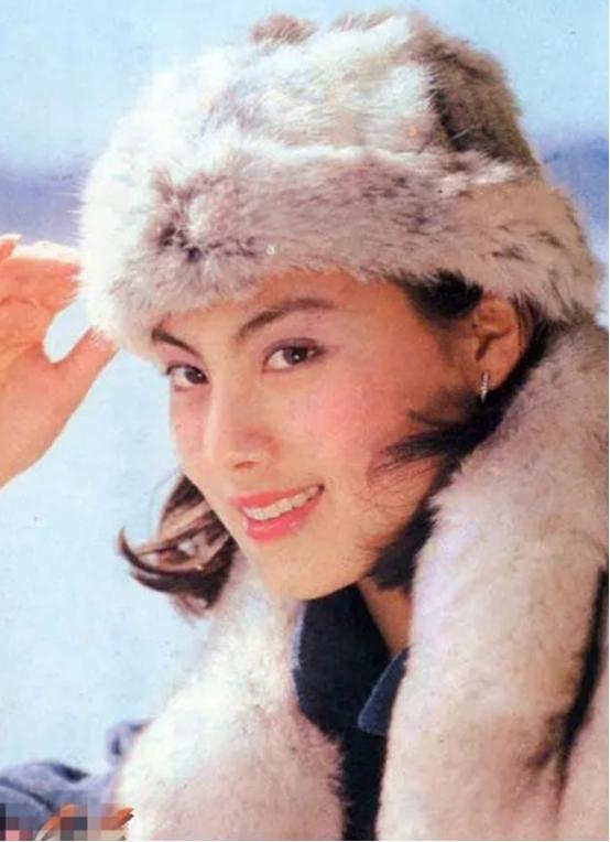 年僅28歲！知名女星「13樓縱身一躍」悲情離世　「17歲一夜成名」父母卻拒不參加葬禮