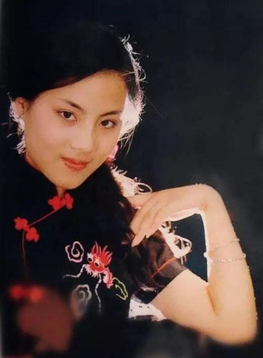 年僅28歲！知名女星「13樓縱身一躍」悲情離世　「17歲一夜成名」父母卻拒不參加葬禮