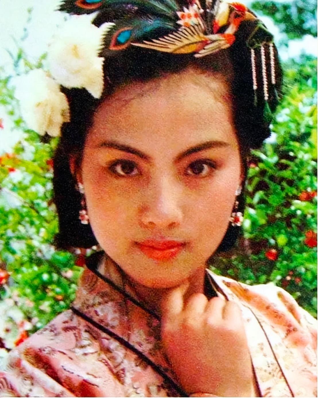 年僅28歲！知名女星「13樓縱身一躍」悲情離世　「17歲一夜成名」父母卻拒不參加葬禮