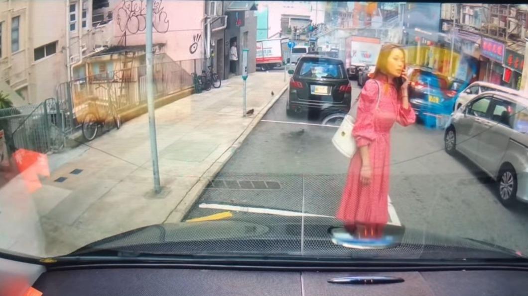 人肉霸佔停車位!駕駛遭逼退「還撂人來嗆聲」 身分曝光「竟是大咖視后」奪過最佳女主角