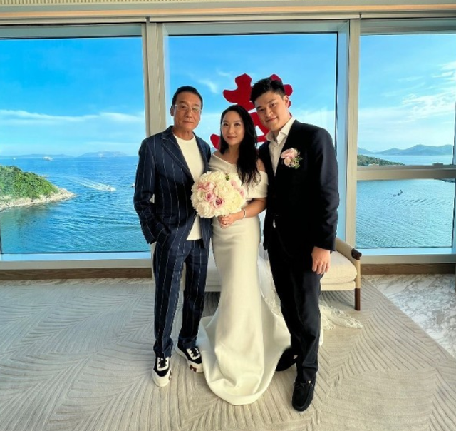 梁家輝全家福曝光！妻子氣質好雙胞胎女兒甜美，新女婿撞臉孫楊