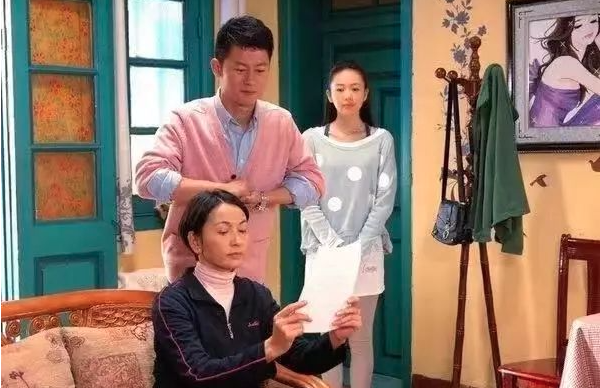 媽媽包粽子不小心摔斷腿！老婆照顧1個月後「甩手不伺候了」　我提離婚她爽快答應「1個月後換我後悔了」