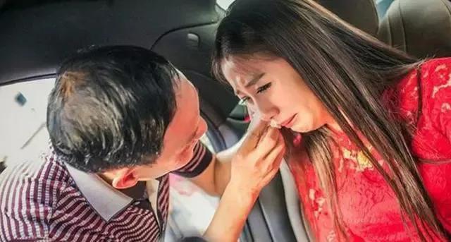 被當親女兒養育23年！結婚時繼父堅持「給我136萬聘金」　隨後他「提出一個要求」卻讓我左右為難