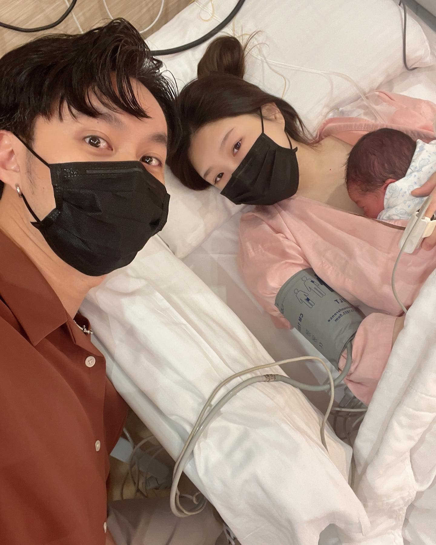 40歲雙喜臨門！八點檔男星「小12歲嫩妻生了」全家福曝　「誇兒出生就帶財」父愛爆棚
