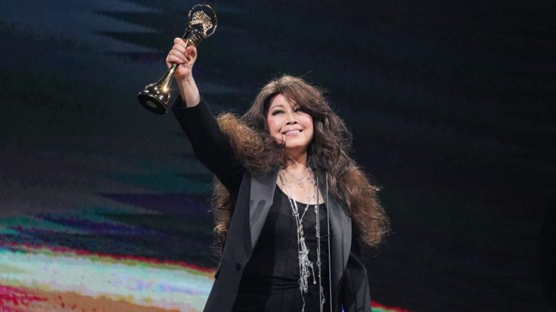 縱橫歌壇57年！73歲歐陽菲菲獲頒金曲獎「特別貢獻獎」　隔10年罕現身「一開口寶刀未老」網全跪