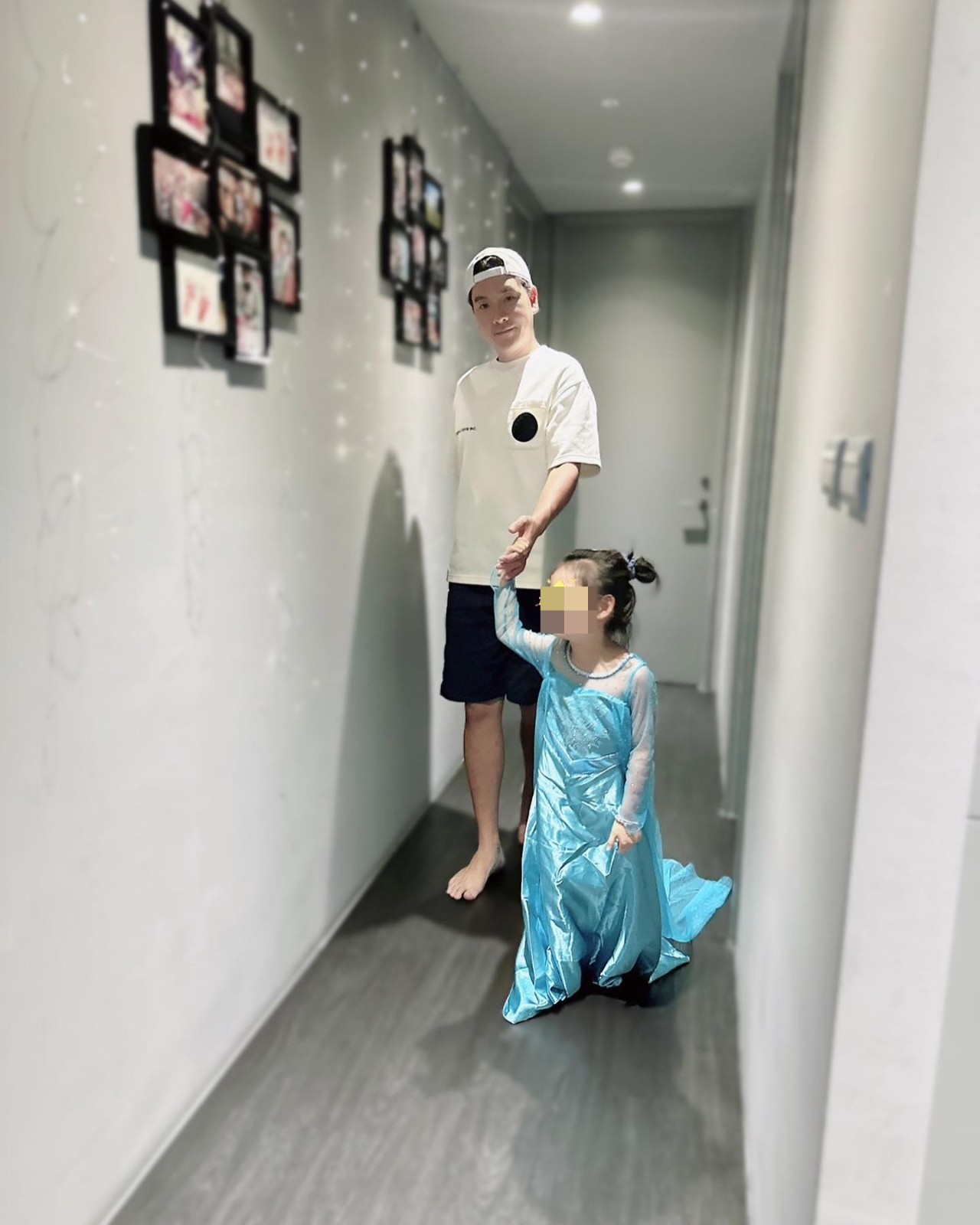 家中再添新成員！金鐘男星喜曬「全家四口同框照」：女兒有妹妹了　緊抱她1小時不放手「樂住女生宿舍」