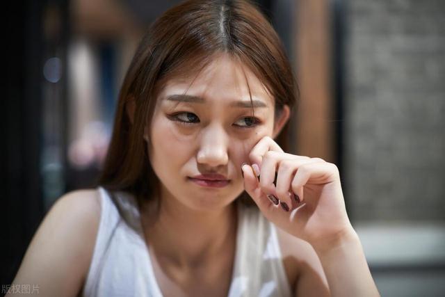 男友長得帥又體貼！但他「給不出86萬聘金」爸媽不讓我嫁　閨蜜慫恿我分手「男友傳來一張照片」我哭了