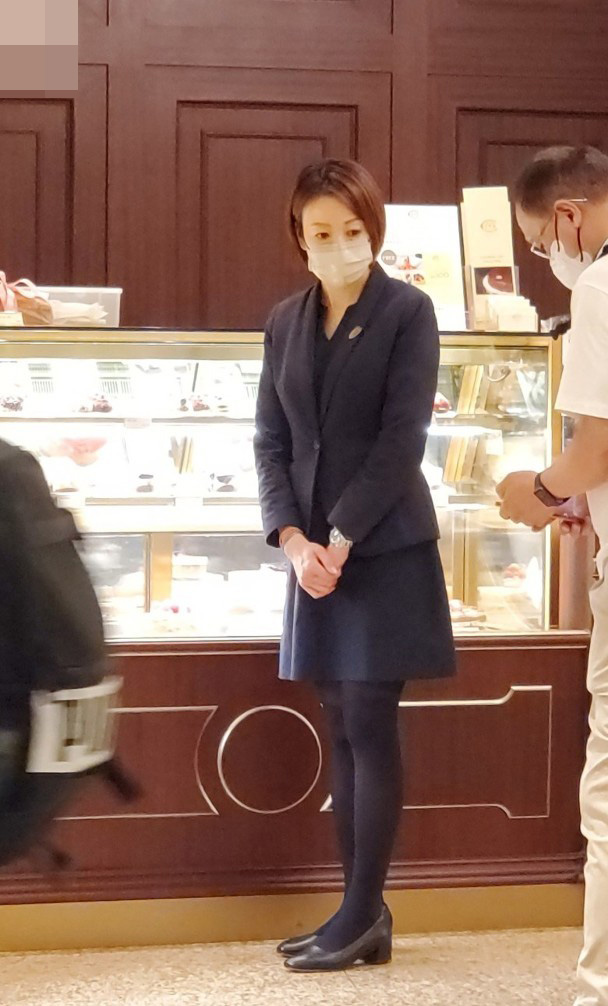 婚後淡出演藝圈！47歲女星被目擊「蛋糕店打工」從早站到晚　「不介意被同行認出」另謀出路：面試好幾次