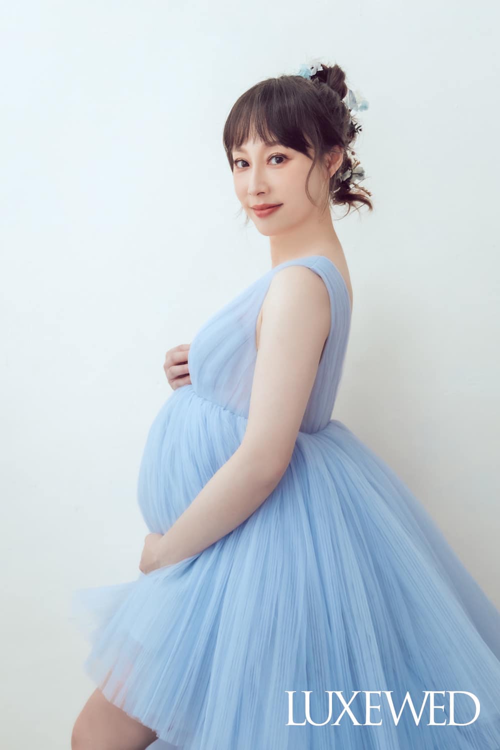 絕美寫真曝！41美女主播「露白皙美背高開衩」被讚最美孕媽　曝試管求子歷程「感謝一次就中」