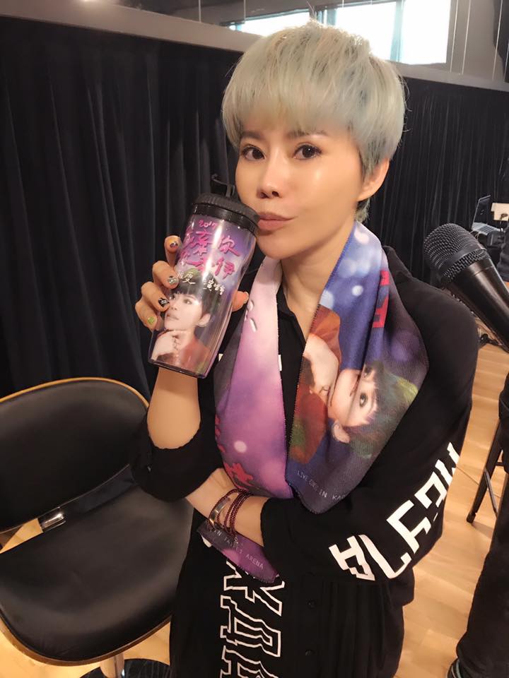 詹雅雯搭高鐵手扶梯「被行李砸中肋骨受傷」！好友于美人第一時間出手了「拜託大家幫忙」