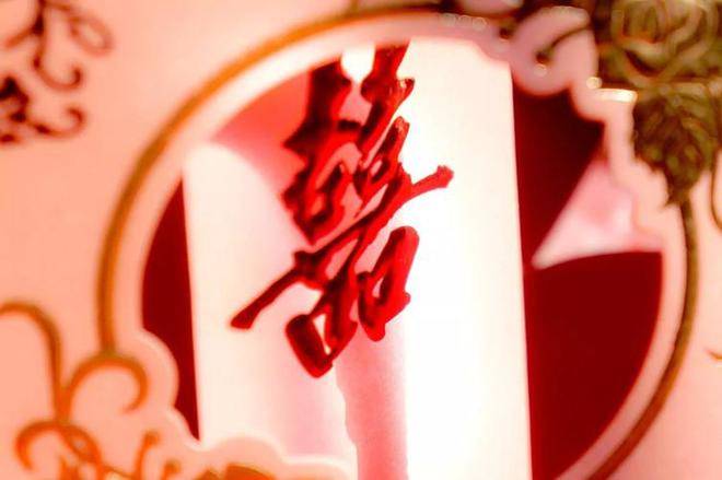 兒子孝順又聽話！婚後「眼裡只有岳母沒親媽」　拆遷獲500萬補償款「得知錢的去向」兒子跪倒痛哭