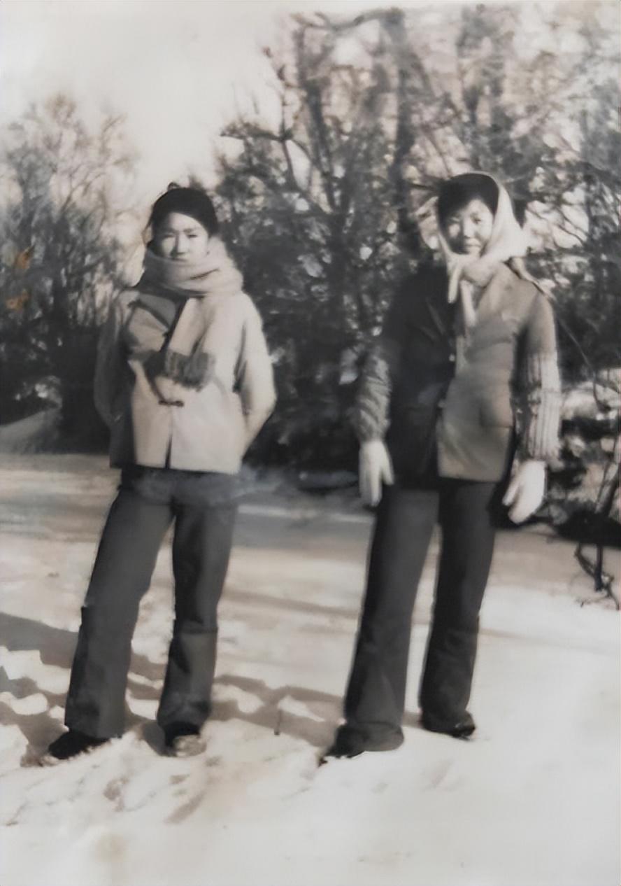 在媽媽臨死前堅持離婚！此後我和繼父10年不說話　直到繼父葬禮上「來了一個陌生人」我泣不成聲