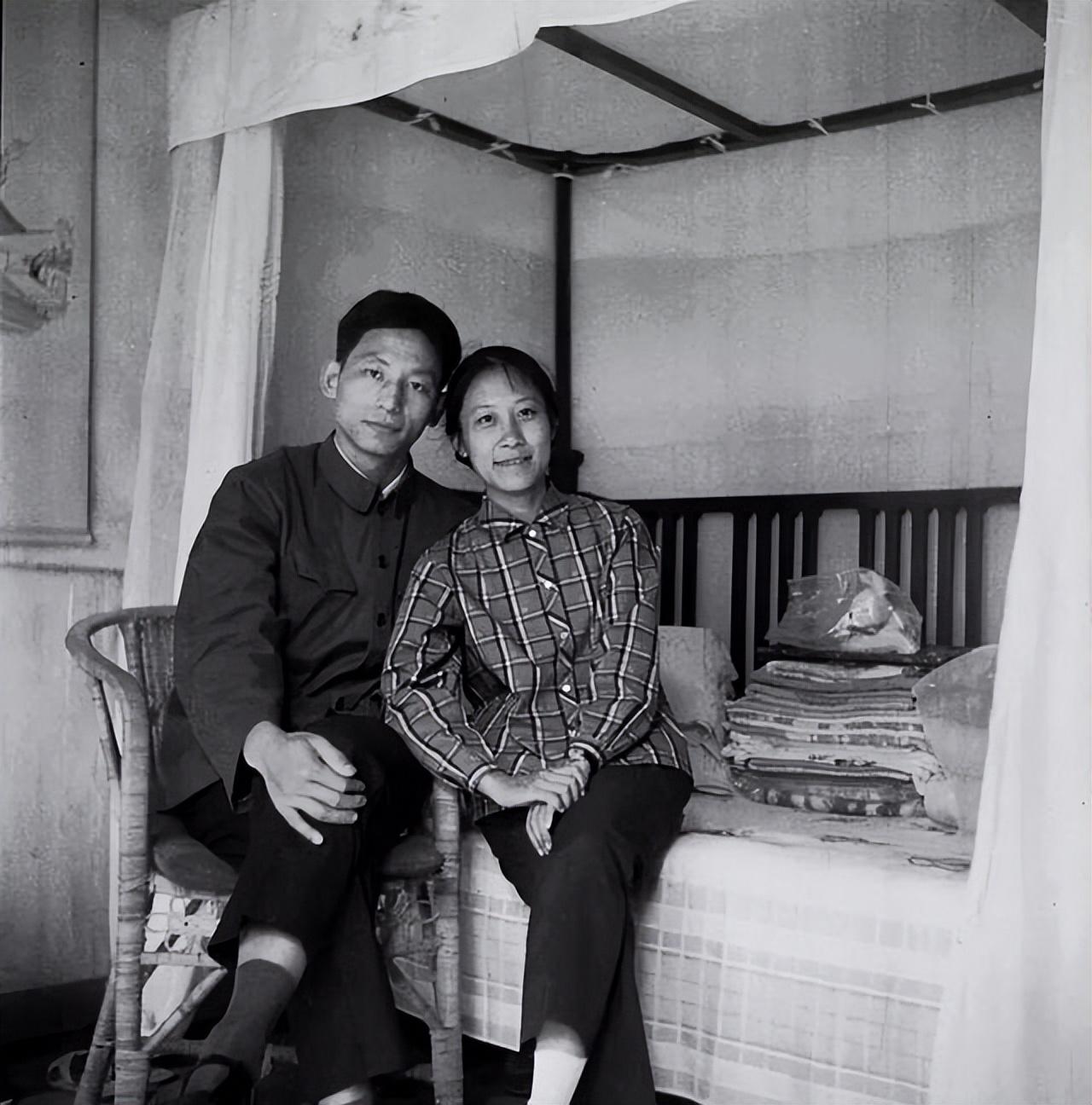 在媽媽臨死前堅持離婚！此後我和繼父10年不說話　直到繼父葬禮上「來了一個陌生人」我泣不成聲