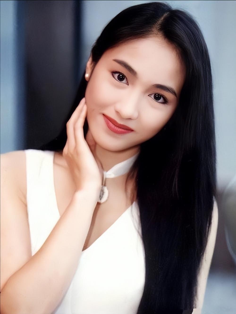 小花旦變美女總裁！她嫁給「大15歲的殘疾富豪」　一家5口3人殘疾：風光背後飽含心酸